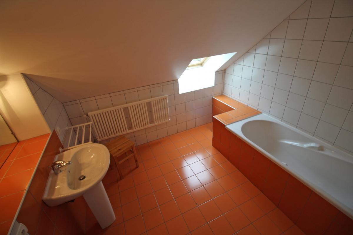 salle-de-bain-chambre-orange-2