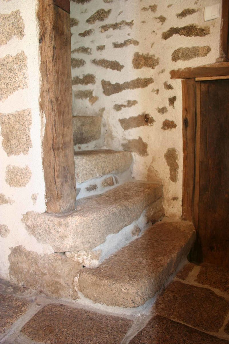 gîte lasgorceix détail escalier